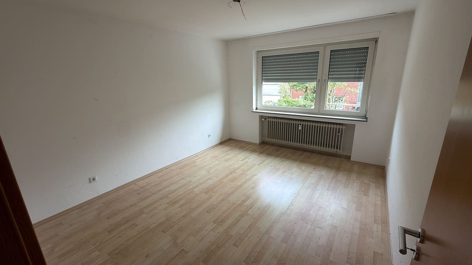 Dasselbe Schlafzimmer nach der Wohnungsauflösung: leer und besenrein